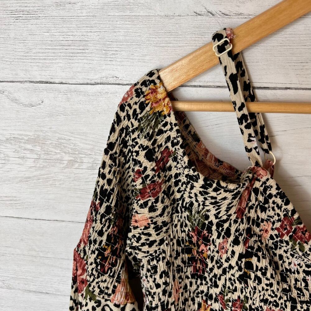 Torrid Blouse Womens Size 2 Babydoll Crinkle Gauze Smocked Leopard Floral Flirty - Picture 5 of 16